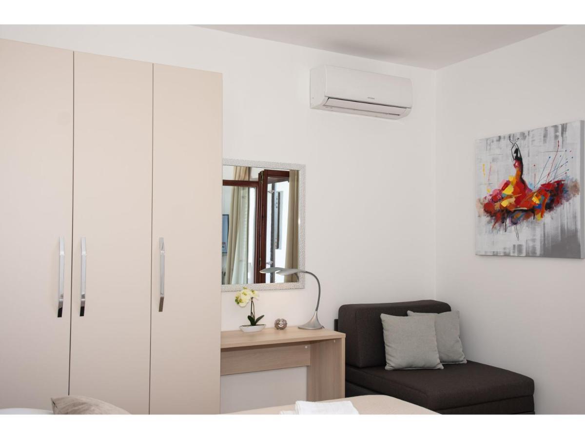 White Diamond Appartement Vrsi Buitenkant foto